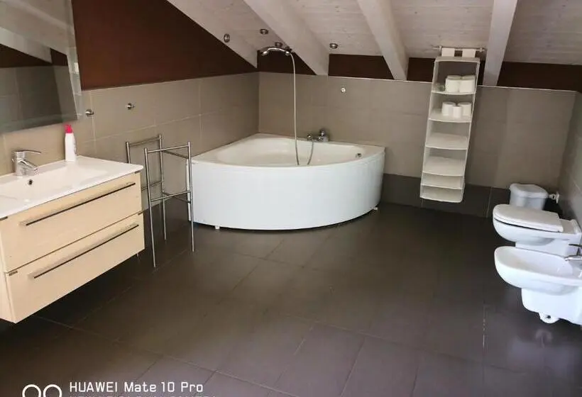 1 Bedroom Apartment Lake View, Nuovo Laghetto Del Frassino