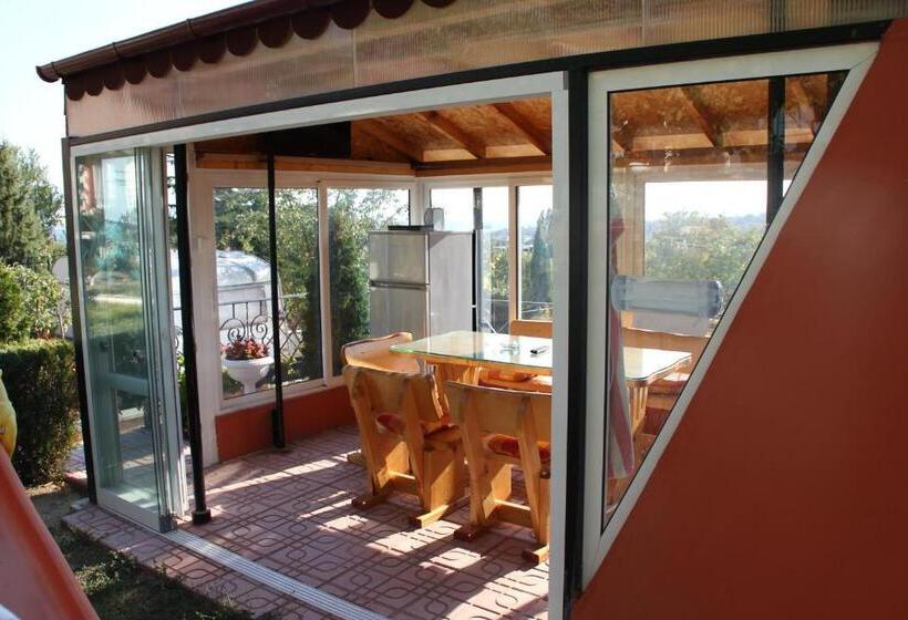 اتاق استاندارد سه نفره, Villa Summer House