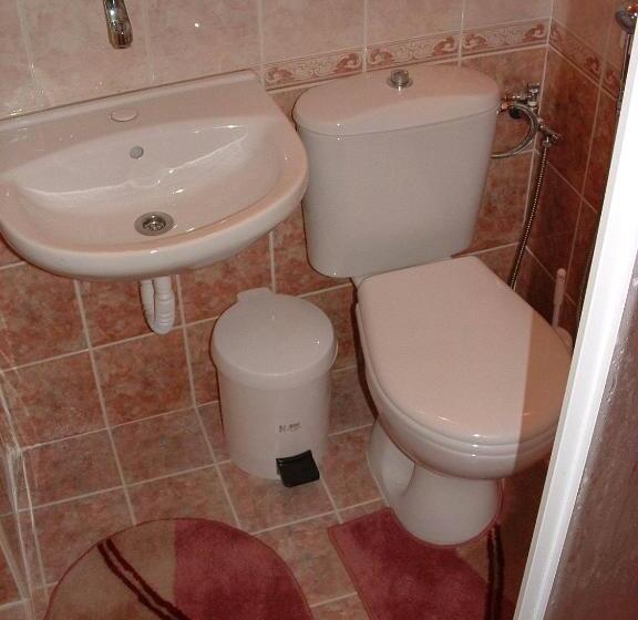 اتاق خانوادگی, Villa Summer House