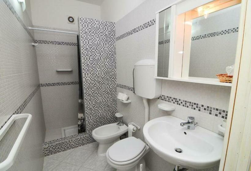 غرفة كومفورت ثلاثية, Bed And Breakfast Europa