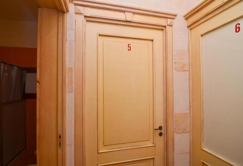 غرفة قياسية ثلاثية مع حمام خارجي, Bed And Breakfast Europa