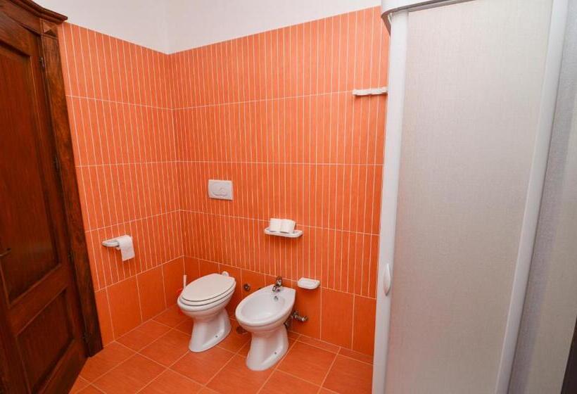 غرفة قياسية ثلاثية مع حمام خارجي, Bed And Breakfast Europa