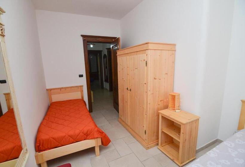 Стандартный внешний трехместный номер с ванной комнатой, Bed And Breakfast Europa