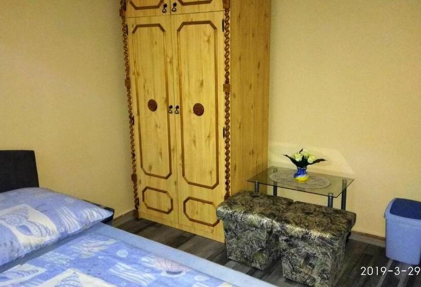 سوییت خانوادگی, Czakó Vendégház és Nyaralóudvar