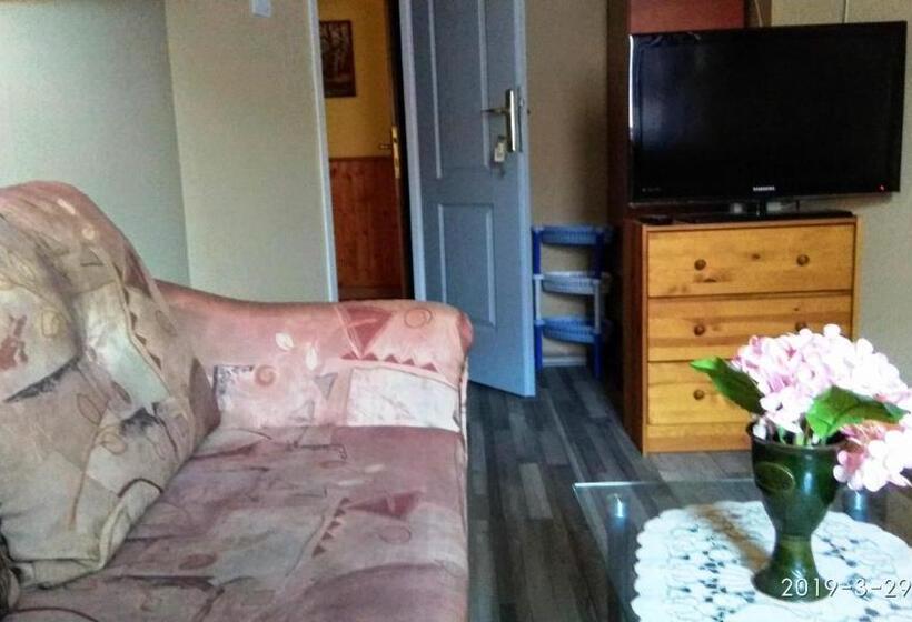 سوییت خانوادگی, Czakó Vendégház és Nyaralóudvar