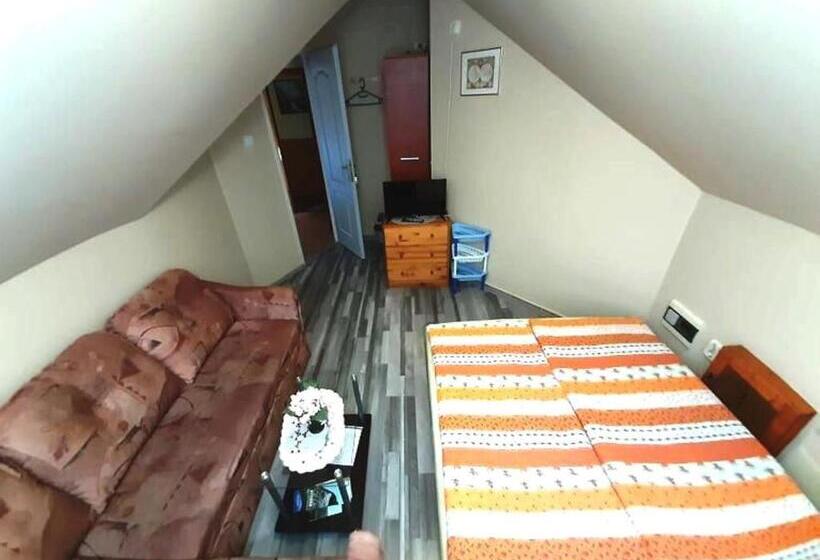 سوییت خانوادگی, Czakó Vendégház és Nyaralóudvar