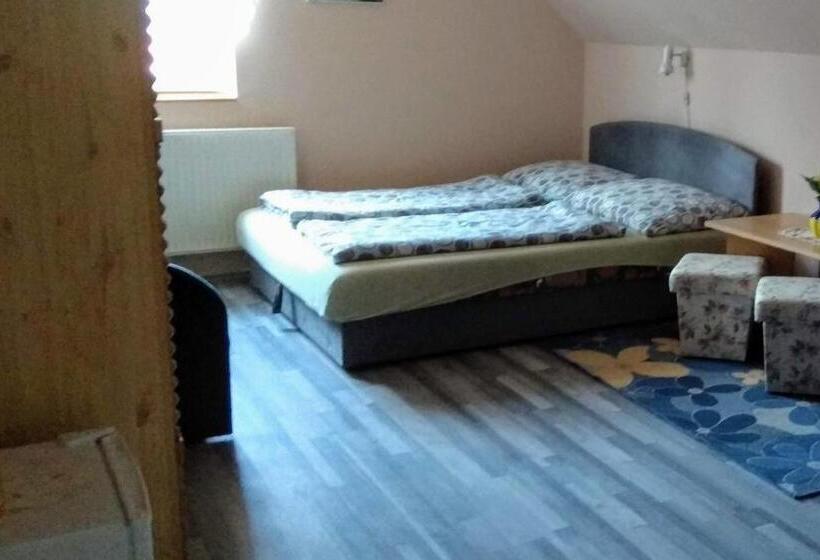 اتاق استاندارد چهار تخته, Czakó Vendégház és Nyaralóudvar