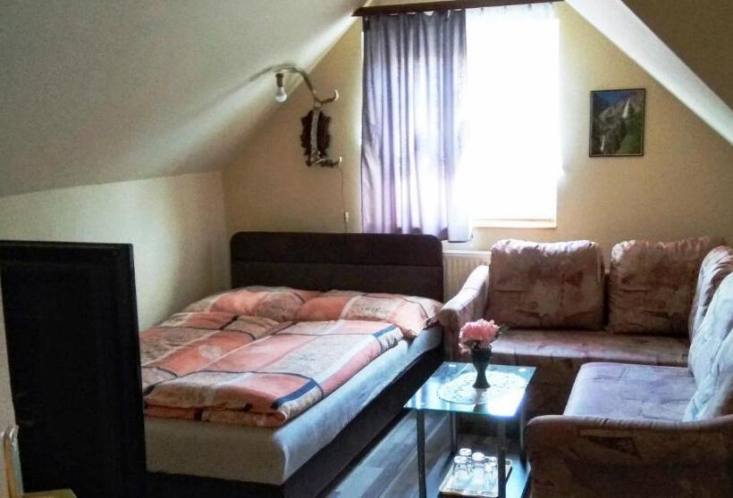 سوییت خانوادگی, Czakó Vendégház és Nyaralóudvar