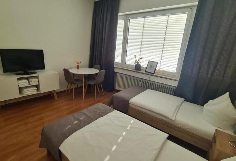 Quarto Triplo Estandar Banheiro Compartilhado, Horn Gästehaus