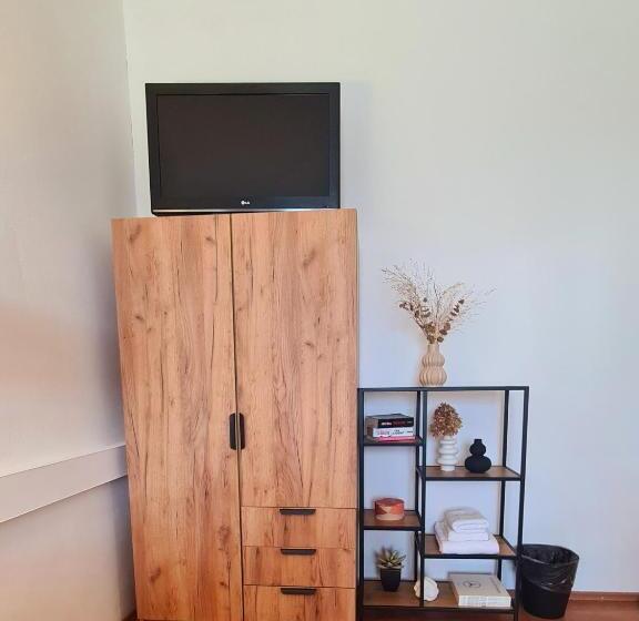 Quarto Triplo Estandar Banheiro Compartilhado, Horn Gästehaus