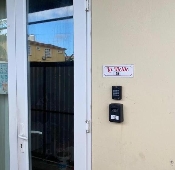 디럭스 스튜디오, Sacha Tourist Residence 1