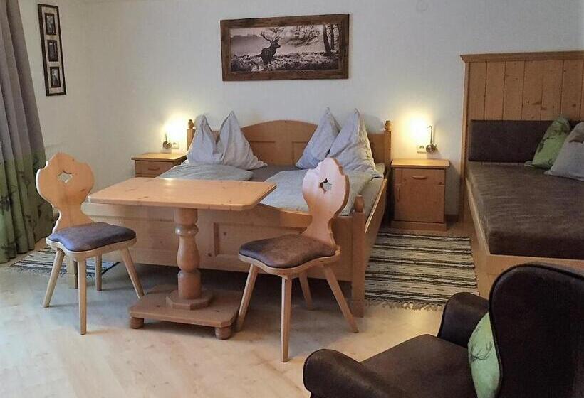 חדר סטנדרט לשלושה עם מרפסת, Biobauernhof Kleinummerstall