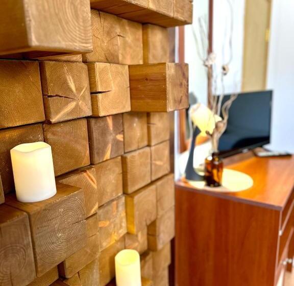 标准三人间, Red House Family