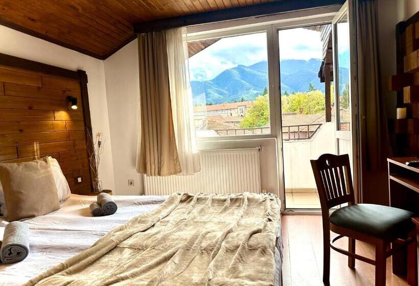 标准间, Red House Family