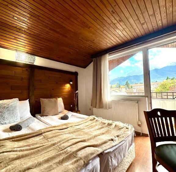 标准间, Red House Family