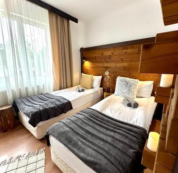 低层单卧公寓, Red House Family