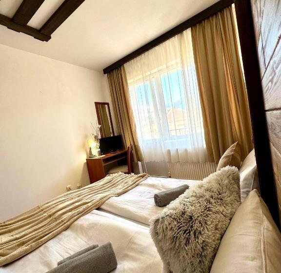 低层单卧公寓, Red House Family