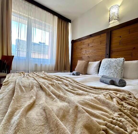 低层单卧公寓, Red House Family