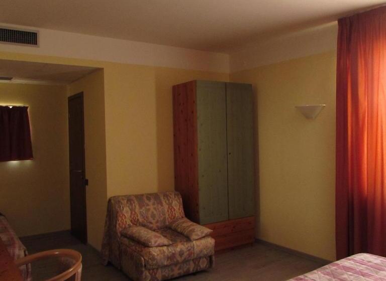 غرفة كلاسيكية رباعية, Alpi Del Mare