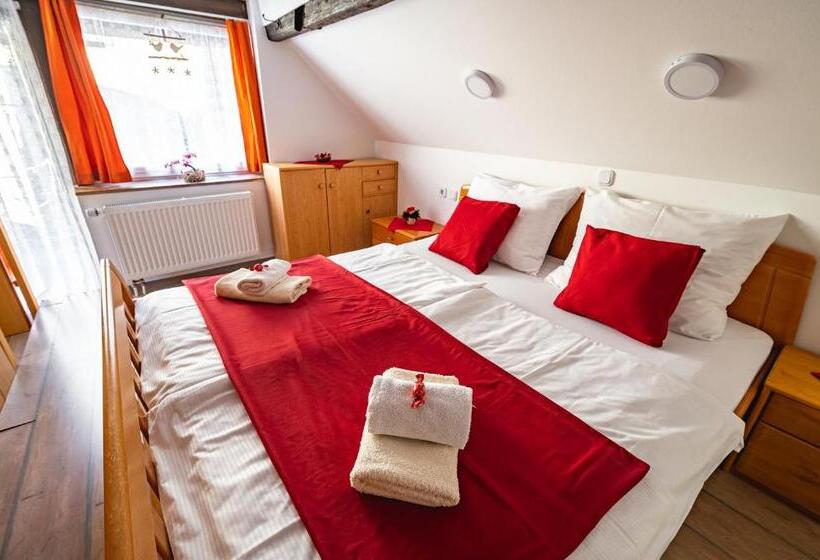 Huoneisto 2 Makuuhuonetta, Slovenian Traditional Guest House