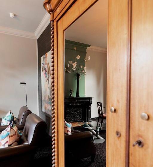 جناح, Boutique Hotel Villa Trompenberg