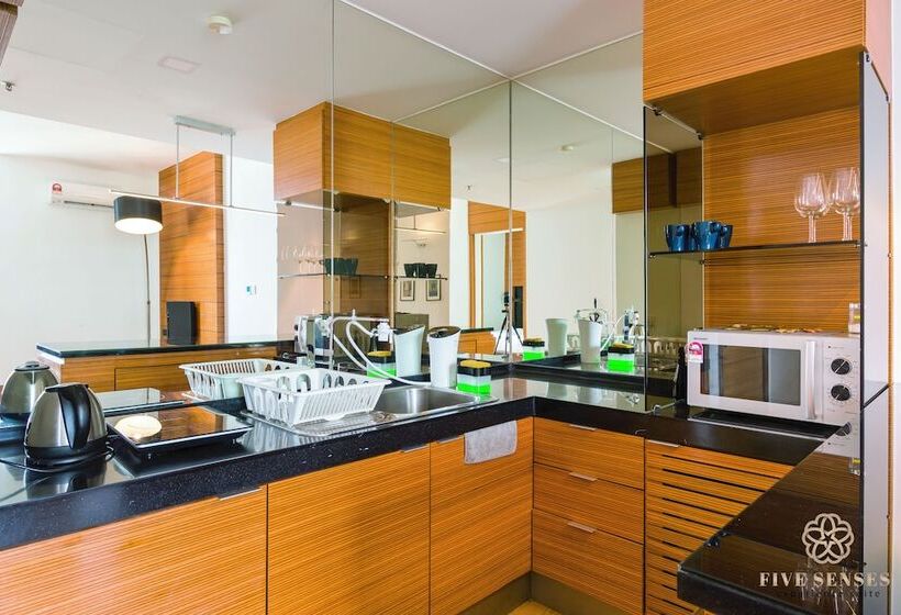 스위트, Dua Sentral Kuala Lumpur, Roam