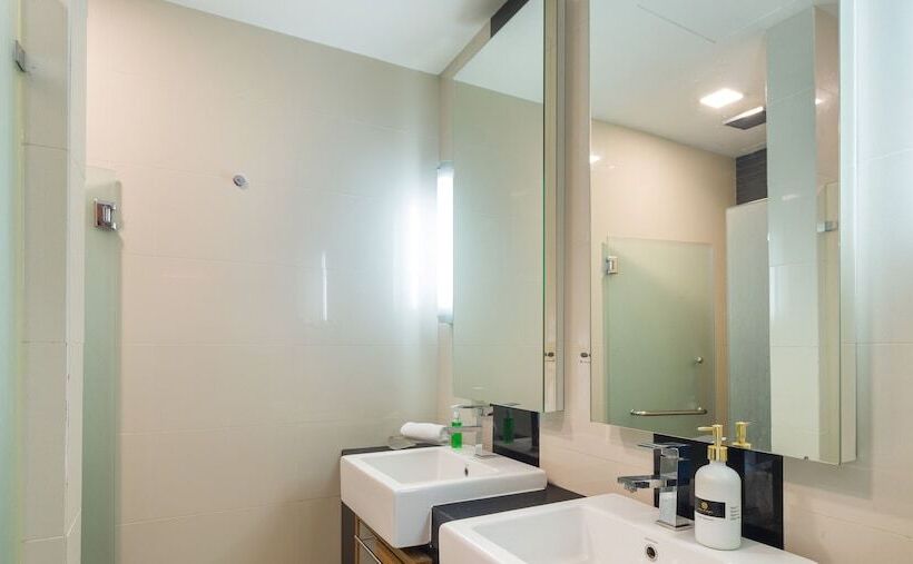 스탠다드 스튜디오, Dua Sentral Kuala Lumpur, Roam