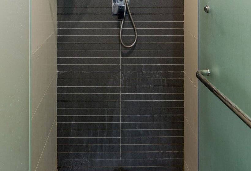 스탠다드 스튜디오, Dua Sentral Kuala Lumpur, Roam