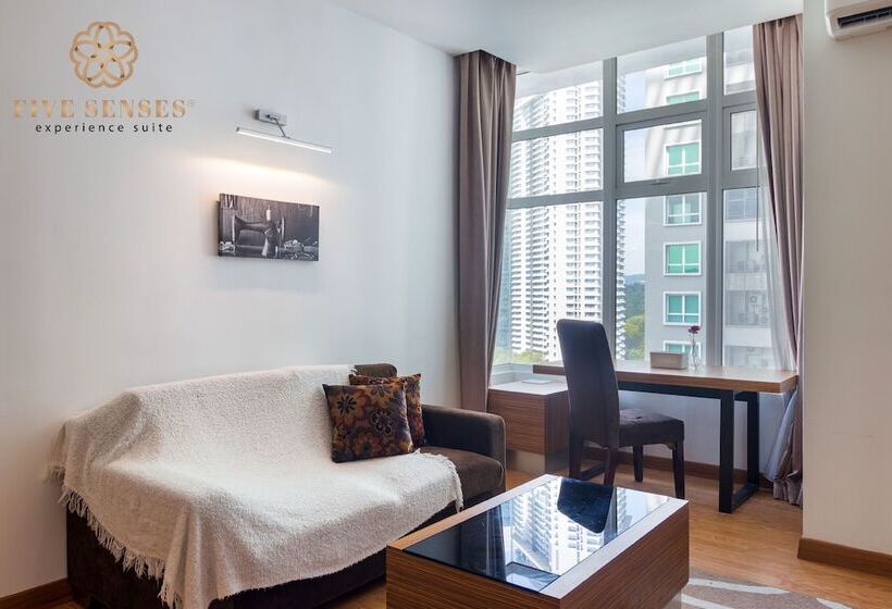 수피리어 스튜디오, Dua Sentral Kuala Lumpur, Roam