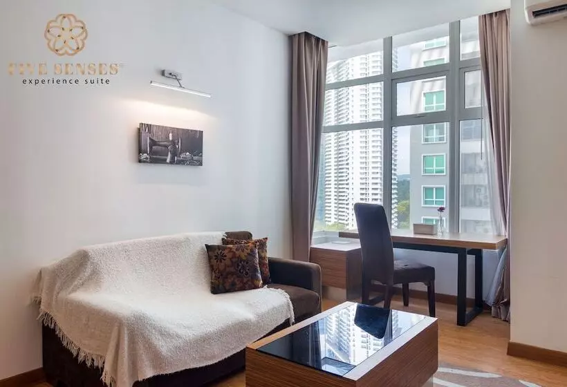 استودیوی سوپریور, Dua Sentral Kuala Lumpur, Roam