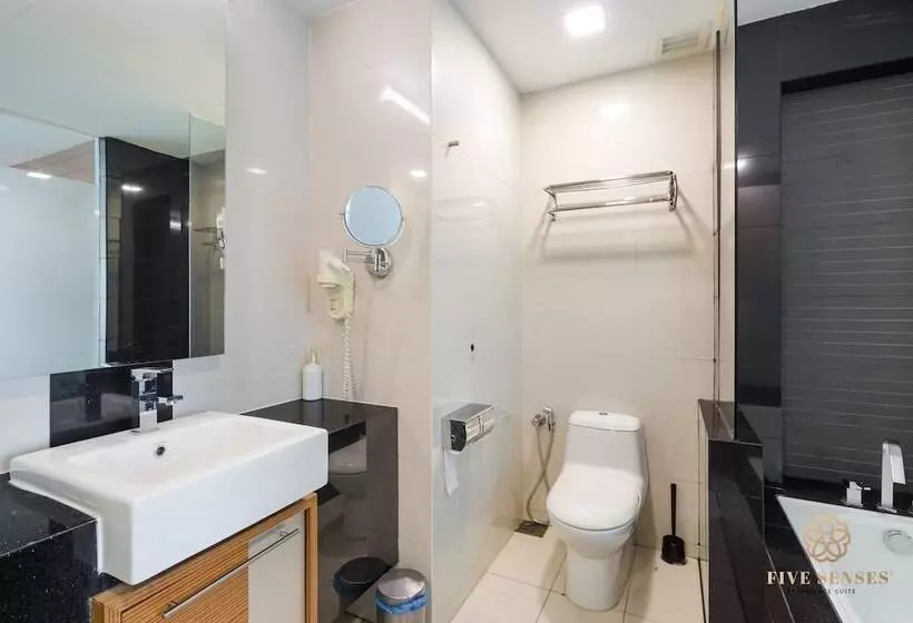 استودیوی سوپریور, Dua Sentral Kuala Lumpur, Roam