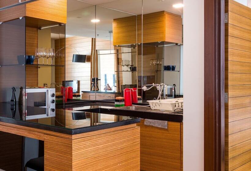 수피리어 스튜디오, Dua Sentral Kuala Lumpur, Roam