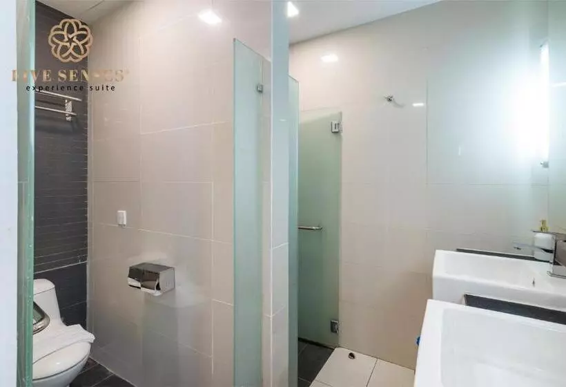 استودیوی لوکس, Dua Sentral Kuala Lumpur, Roam