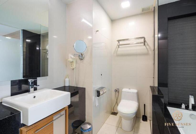 수피리어 스튜디오, Dua Sentral Kuala Lumpur, Roam