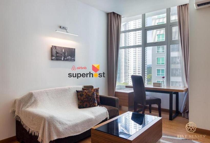 수피리어 스튜디오, Dua Sentral Kuala Lumpur, Roam