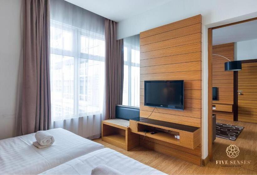 수피리어 스튜디오, Dua Sentral Kuala Lumpur, Roam