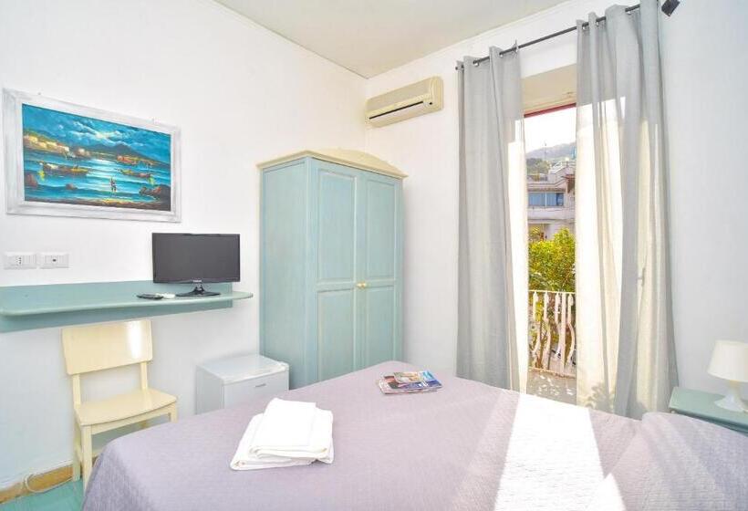 Номер Стандарт с Балконом, Charme Hotel La Villa Tina