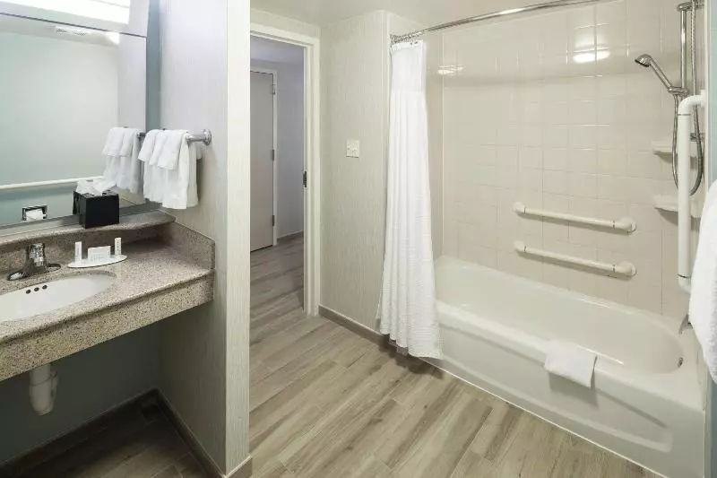 オーシャンビュースタンダードルームバルコニー付き, Courtyard Virginia Beach Oceanfront/north 37th Street