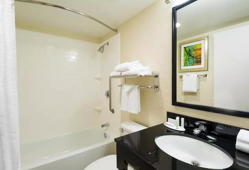 スタンダードルーム, Fairfield Inn & Suites Louisville Downtown