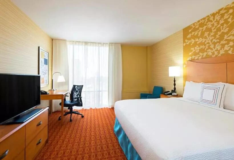 キングサイドベッドのスタンダードワンルーム, Fairfield Inn & Suites Louisville Downtown
