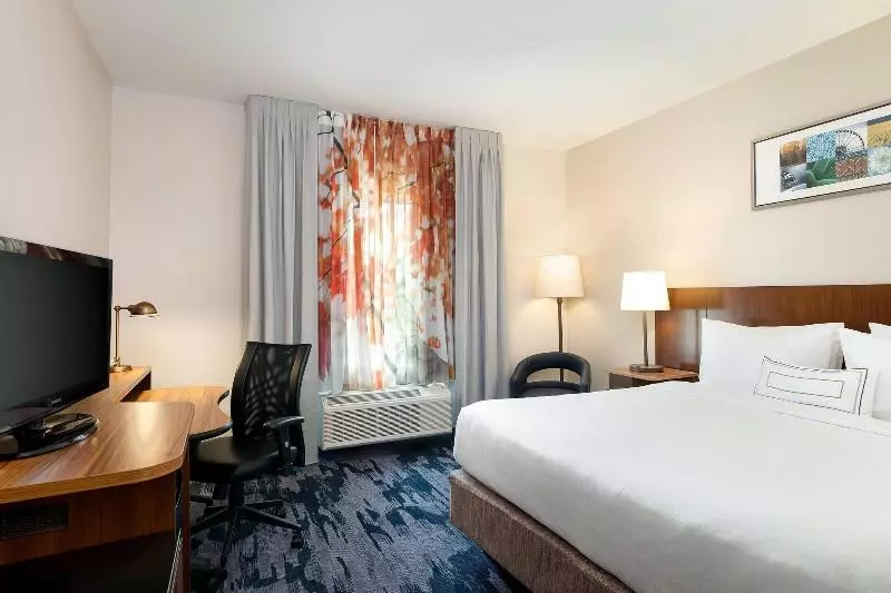 キングサイズベッドのスタンダードルーム, Fairfield Inn & Suites Savannah Airport
