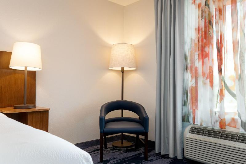 キングサイズベッドのスタンダードルーム, Fairfield Inn & Suites Savannah Airport