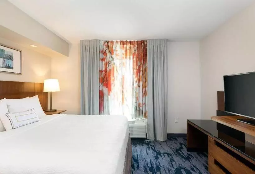 キングサイドベッドのスタンダードワンルーム, Fairfield Inn & Suites Savannah Airport
