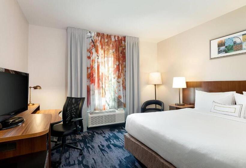 キングサイズベッドのスタンダードルーム, Fairfield Inn & Suites Savannah Airport