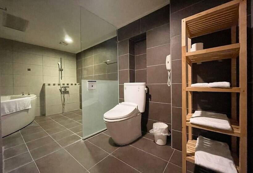 Deluxe Rum, Guide Hotel Hsinchu Zhongyang