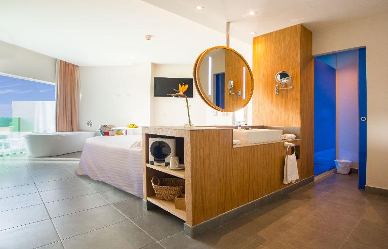 キングサイズベッドのデラックスルーム, Higueron Hotel Malaga, Curio Collection By Hilton
