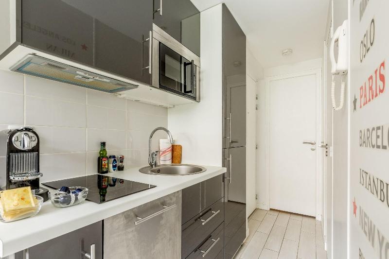 带大床的套房, Higueron Hotel Malaga, Curio Collection By Hilton