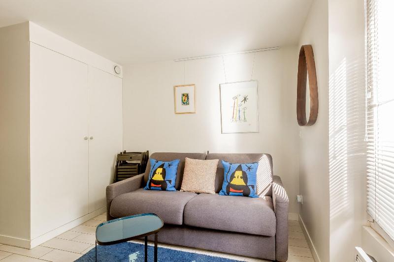 带大床的套房, Higueron Hotel Malaga, Curio Collection By Hilton