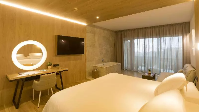 海の見えるプレミアムスイート, Higueron Hotel Malaga, Curio Collection By Hilton