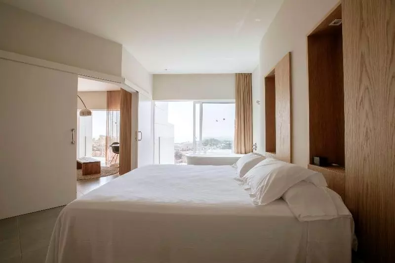 キングサイズベッドのスイートルーム, Higueron Hotel Malaga, Curio Collection By Hilton